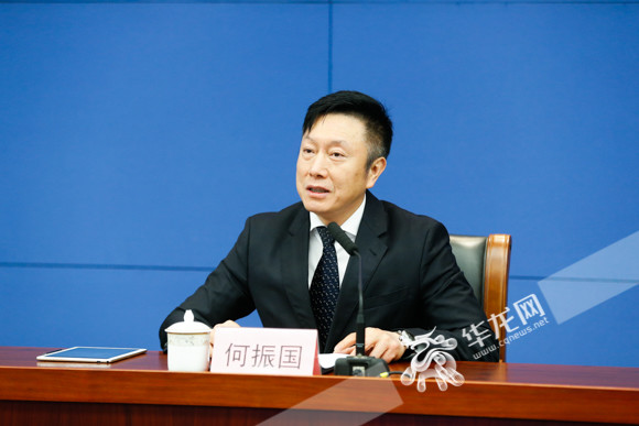 市人力社保局党组成员,副局长何振国发布相关信息.