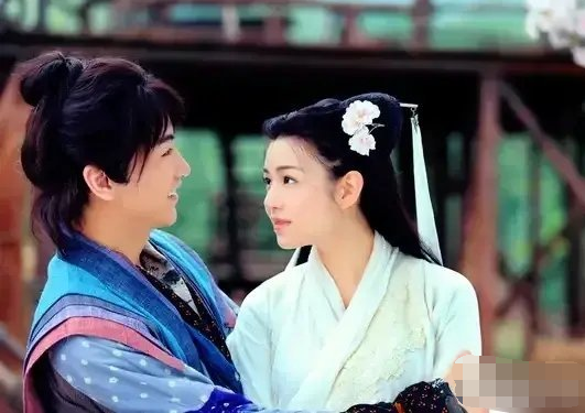 陈妍希|陈妍希携公婆探班老公，陈晓单手抱娃，和老婆甜蜜牵手破婚变传闻