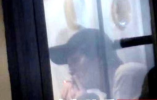 陈妍希|陈妍希携公婆探班老公，陈晓单手抱娃，和老婆甜蜜牵手破婚变传闻