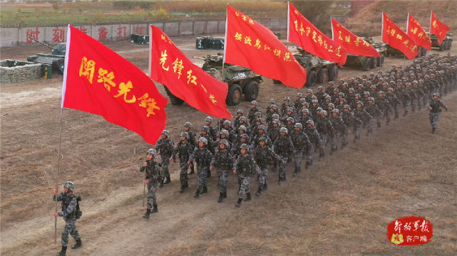 先锋红一营前仆后继的勇士擦亮写满功勋的战旗