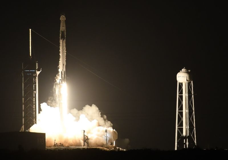 载人龙飞船|载人龙飞船发射成功 太空正式向游客开放