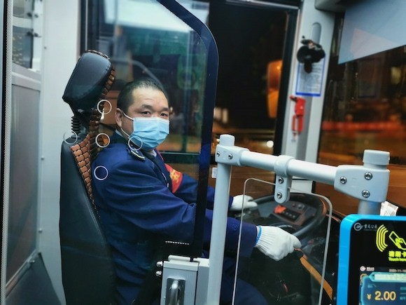 80万购房合同及产权证丢失 公交驾驶员捡到及时归还