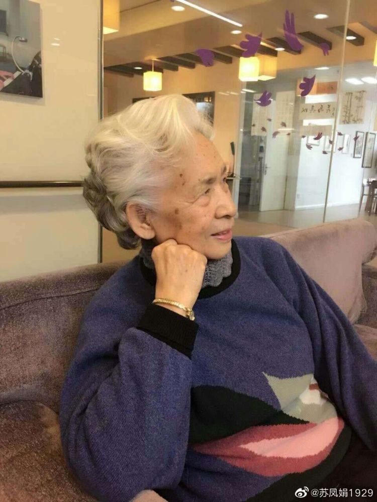 新中国首位女中音歌唱家苏凤娟病逝,晚年生活照曝光_腾讯新闻