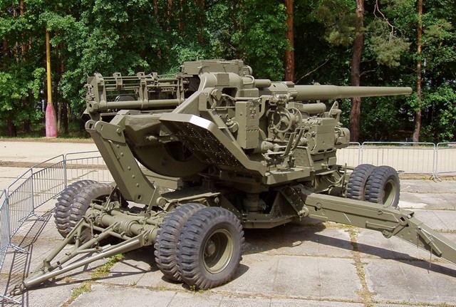 它的生产速度并不快,全世界范围内的同级别武器也都差不多,例如flak