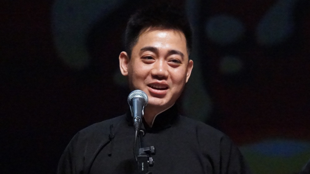 德云社孔云龙溜娃妻子晒照片引热议三哥还敢骑摩托