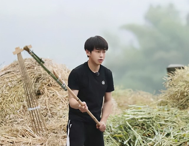 彭昱畅三千演这戏很多大明星都觉得钱少拿奖后才觉得这波亏了