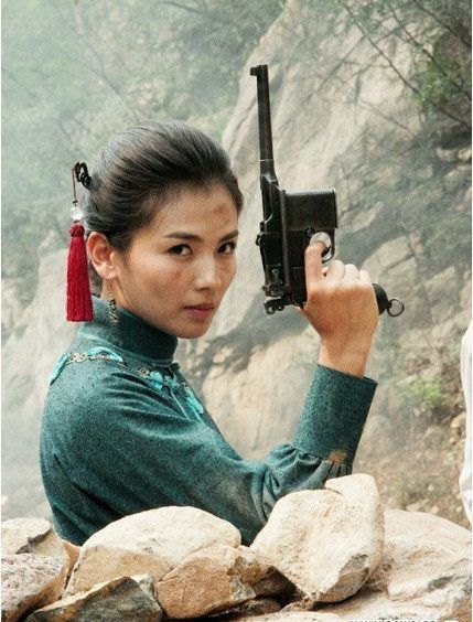 她是中国最美女匪首领,不人不鬼,24岁被枪毙时说了6个字