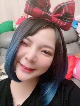 小甜甜眉上短浏海po短发照招牌长发消失网狂夸很适合