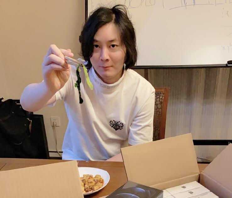 下滑,但是转型做主播还是绰绰有余的,在虎牙也能排进王者荣耀板块前3