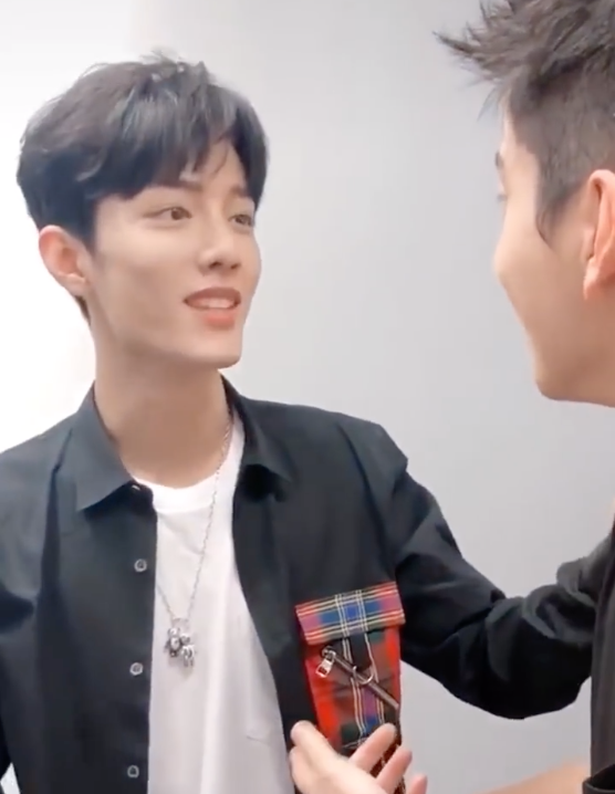 狼殿下|《狼殿下》突然播出，肖战曾为这部剧自责崩溃，买月饼向剧组赔罪