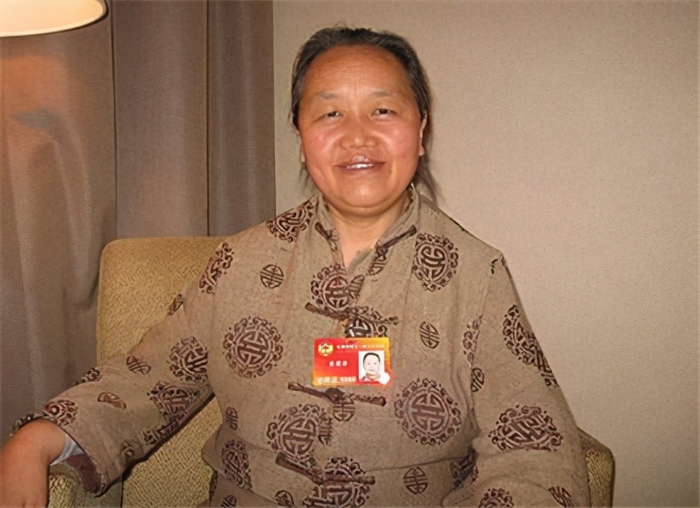 甘肃女首富雷菊芳,身价达120亿,却衣着朴素,生活十分低调_腾讯新闻