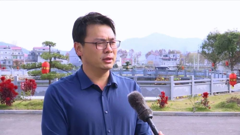 张榜镇在全省率先建立"快递进农村"物流网络