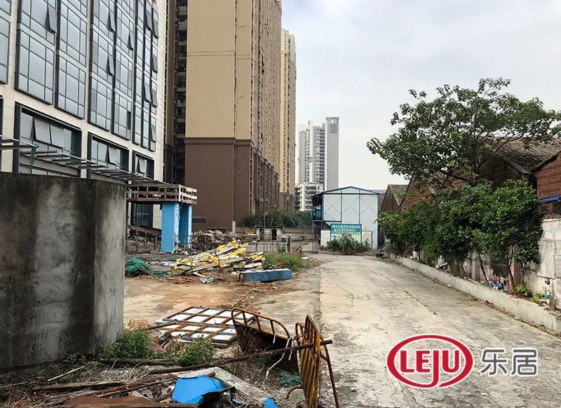 威达大厦现状6969而再往上的楼层则呈现出不一的状态,过半已铺设