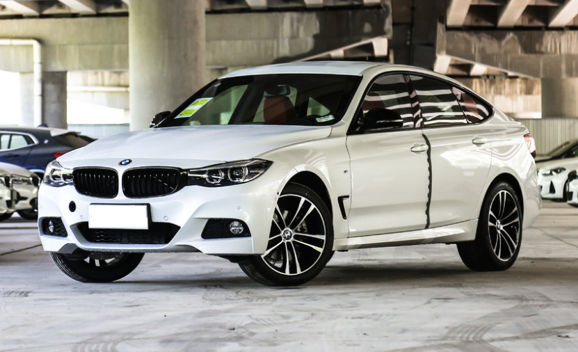 一身名牌运动套件却不受待见!起步252匹马力,可惜了一款宝马