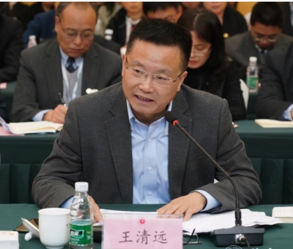 成都大学走过最受关注的1个月,王清远校长亮相4次,好消息不断_腾讯