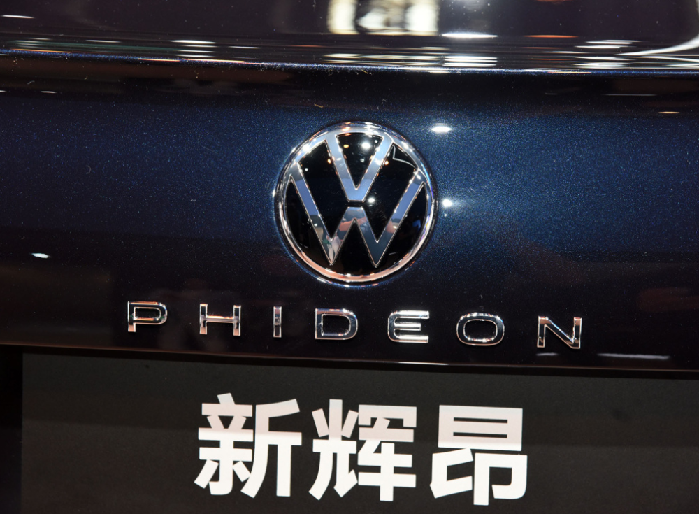 新款辉昂即将上市,配发光车标,空气悬架,还看什么奥迪a6l