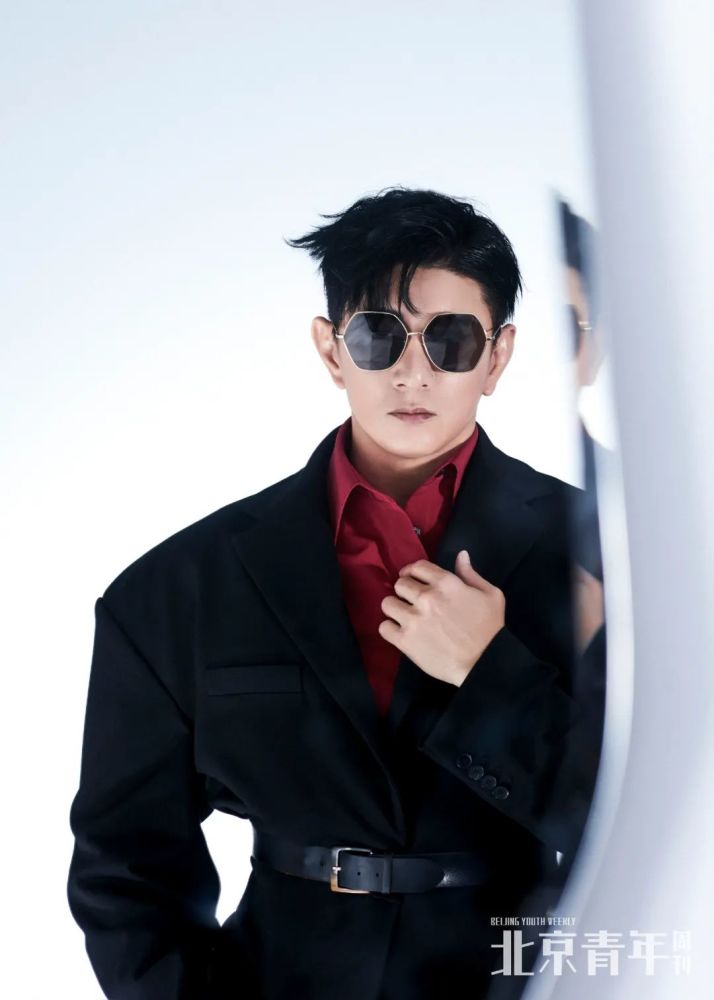 吴奇隆享受当下幸福传递满满元气