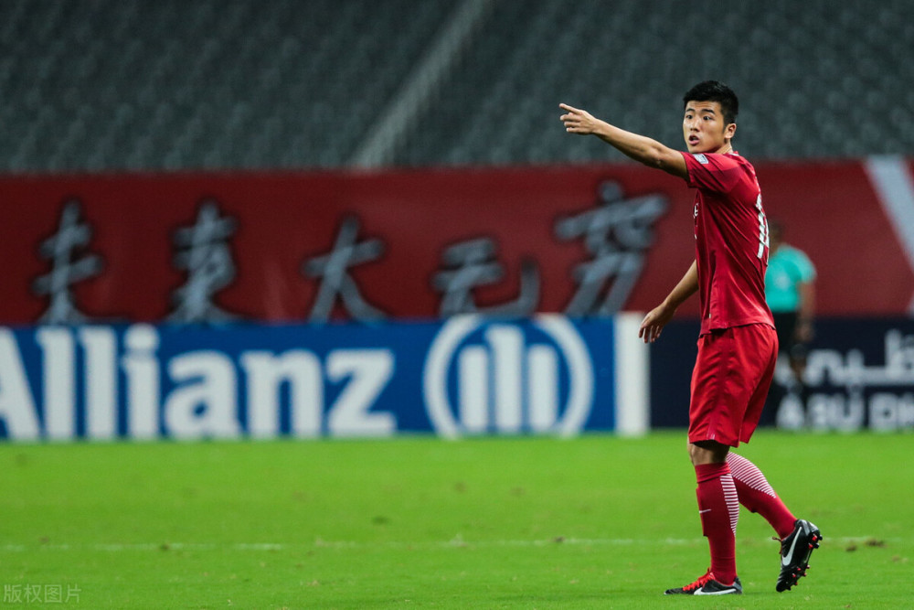 障眼法名单踢中场干着中锋的活李圣龙梅开二度助上港获亚冠开门红