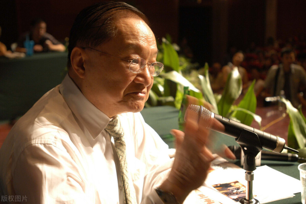 周星驰|黄晓明要写感谢信？张一山版《鹿鼎记》被群嘲，我却想起了周星驰