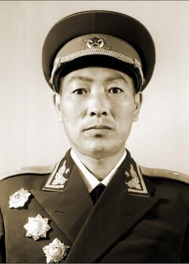 此军政委两警卫员,其中一个是"财神爷",后成为少将!