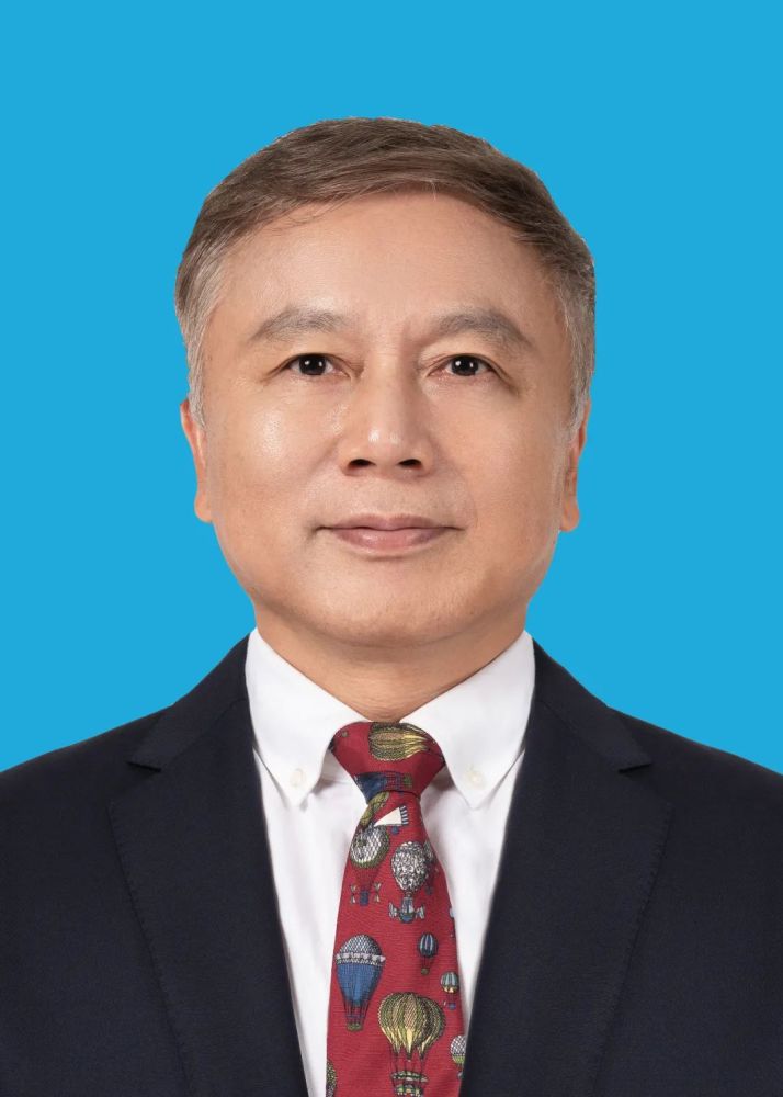 郁文贤,男,汉族,中共党员,1964年出生,1993年入伍,2008年退役,上海