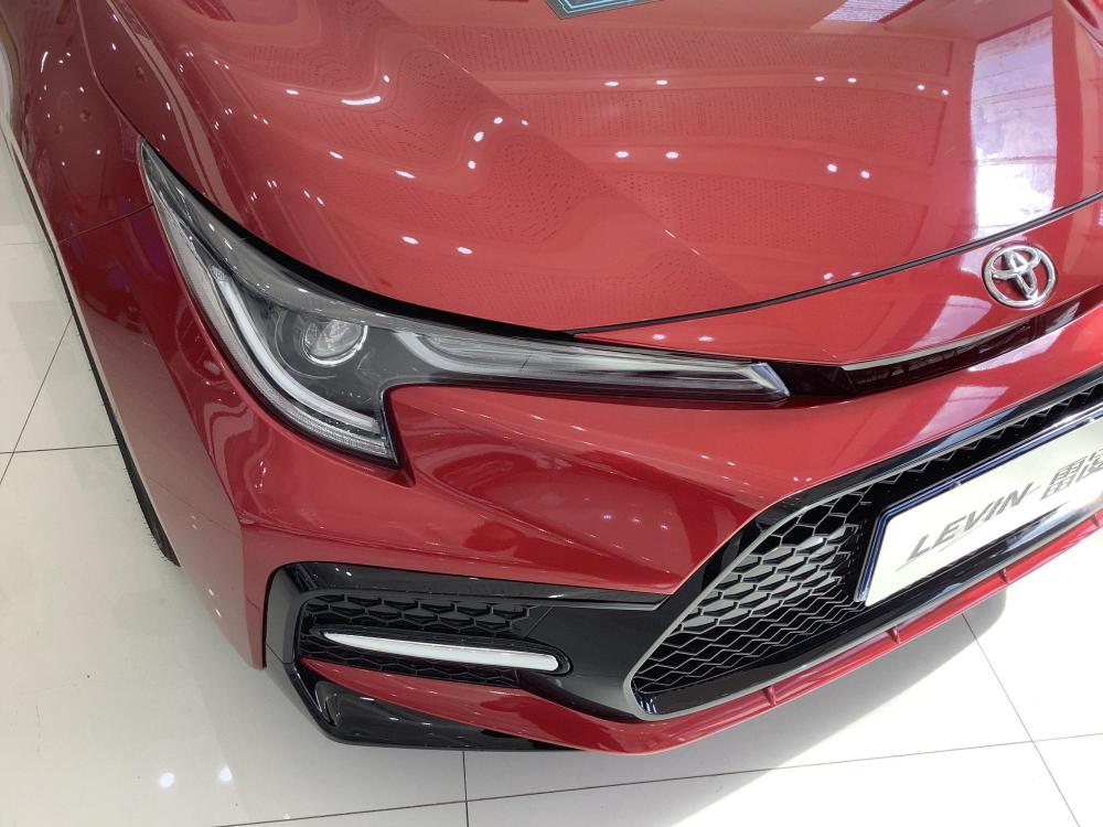 2021款丰田雷凌实车到店,珊瑚红色很前卫,配远程启动 定速巡航_腾讯