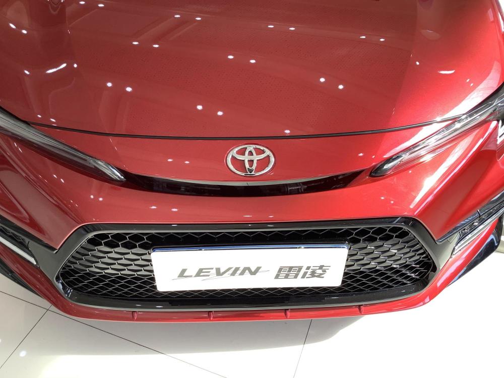 2021款丰田雷凌实车到店,珊瑚红色很前卫,配远程启动 定速巡航_腾讯