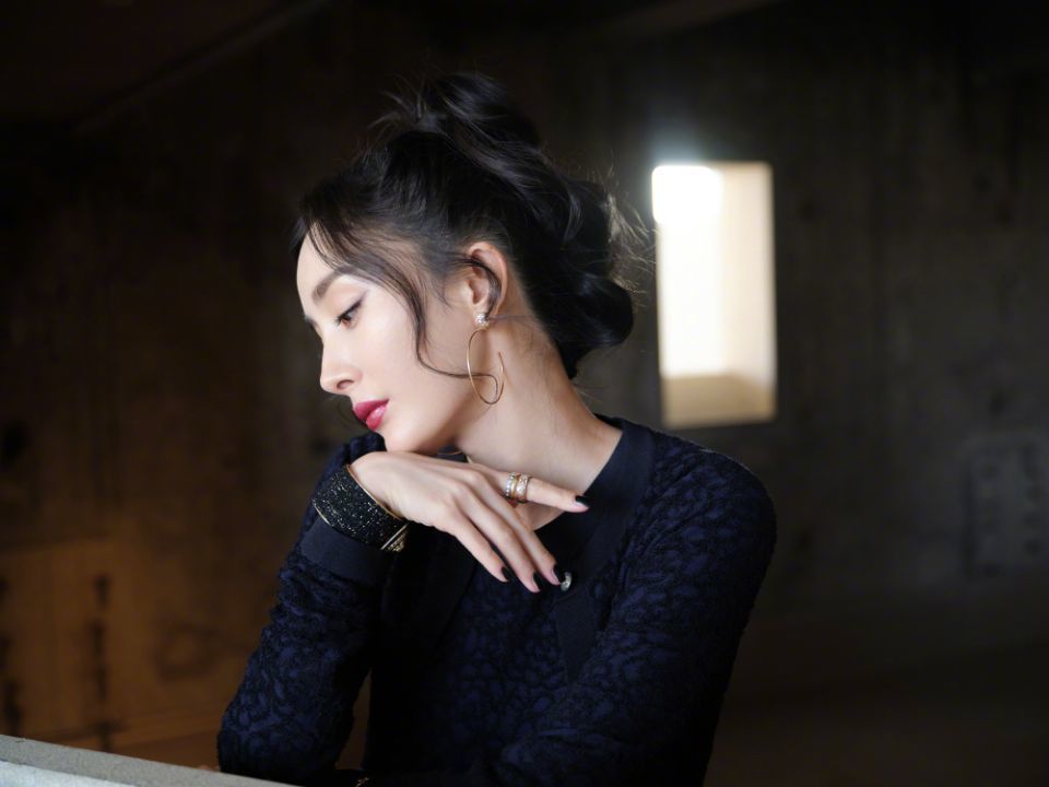 刘诗诗|杨幂刘诗诗又同框了，与陈伟霆热聊甚嗨，网友：爷青回