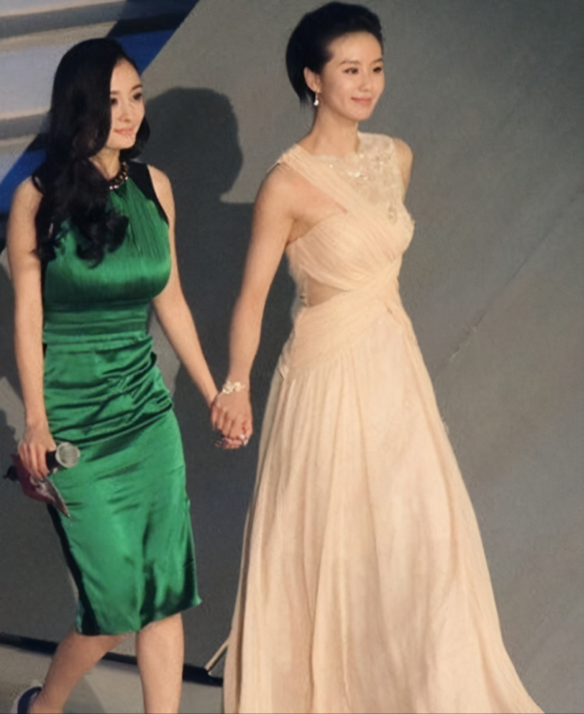 刘诗诗|杨幂刘诗诗又同框了，与陈伟霆热聊甚嗨，网友：爷青回