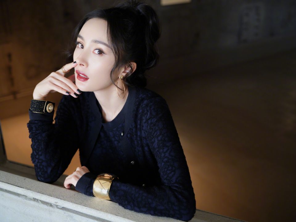 刘诗诗|杨幂刘诗诗又同框了，与陈伟霆热聊甚嗨，网友：爷青回