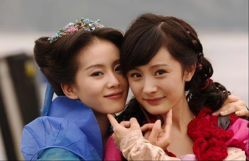 刘诗诗|杨幂刘诗诗又同框了，与陈伟霆热聊甚嗨，网友：爷青回