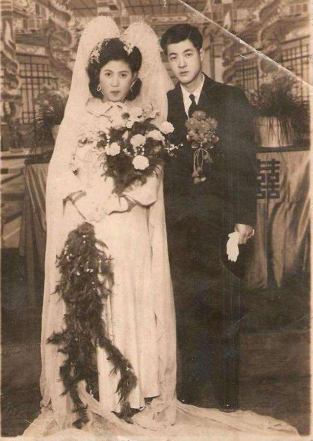 陈致平正是青春正茂的年龄,对爱情也懵懵懂懂地,但他很快就被身边这个