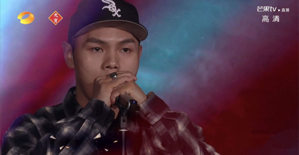 比如今年元宵晚会上,大傻就和汪涵,马可表演了一首歌.