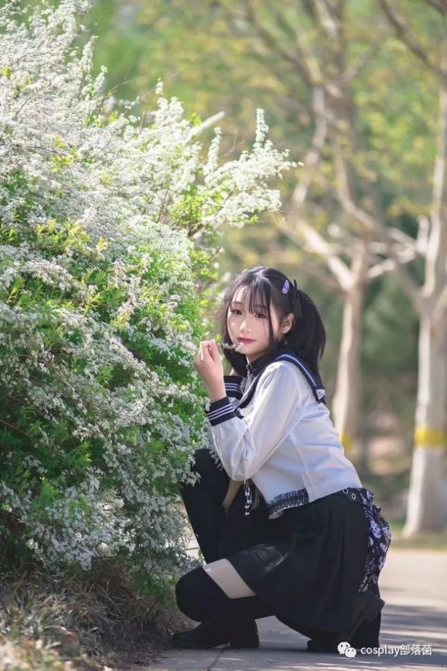 jk少女扎双马尾的长腿小姐姐