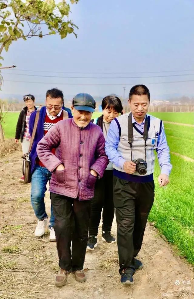 夕阳西下,合影留念第八站:文丑墓.距颜良墓约一公里,找到了文丑墓.