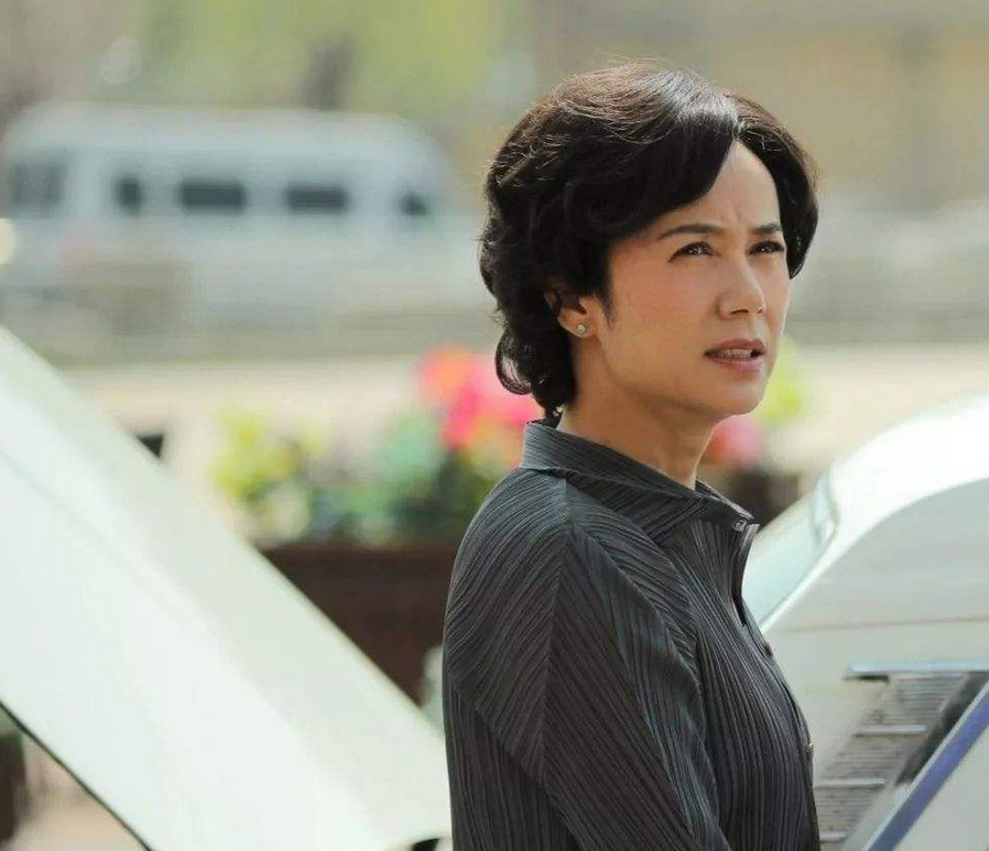 蒋雯丽八字命理分析:女强人气势尤为明显_腾讯新闻