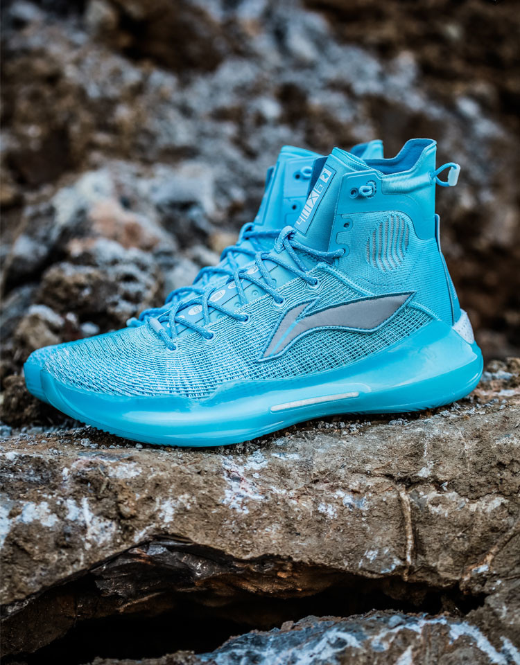 lining 驭帅1342rj汉普顿"北卡蓝",经典的篮球专业比赛鞋,整体线条