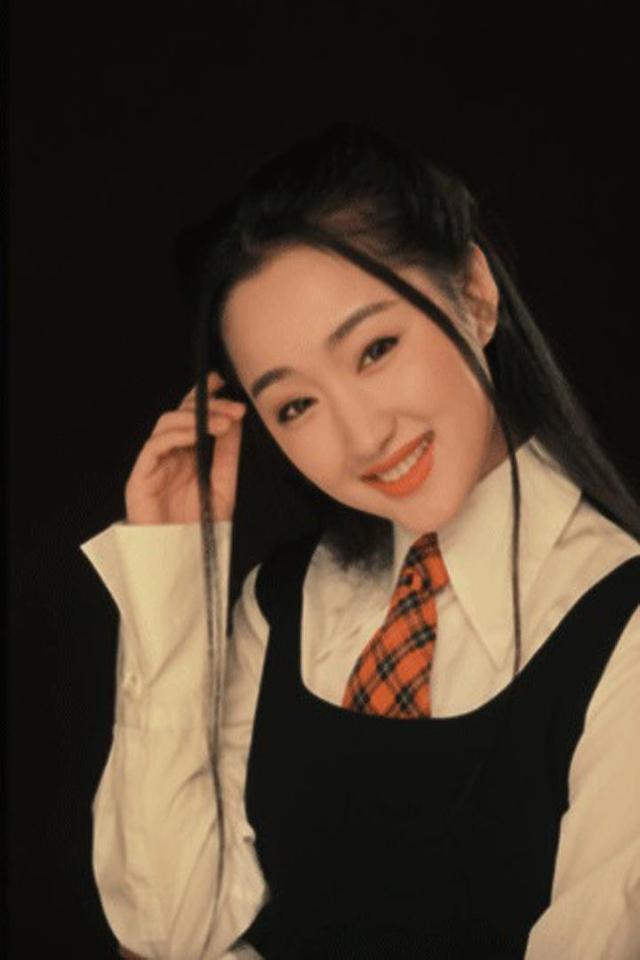杨钰莹到底有多美第一次上央视时连摄制组人员都被她的美貌迷倒