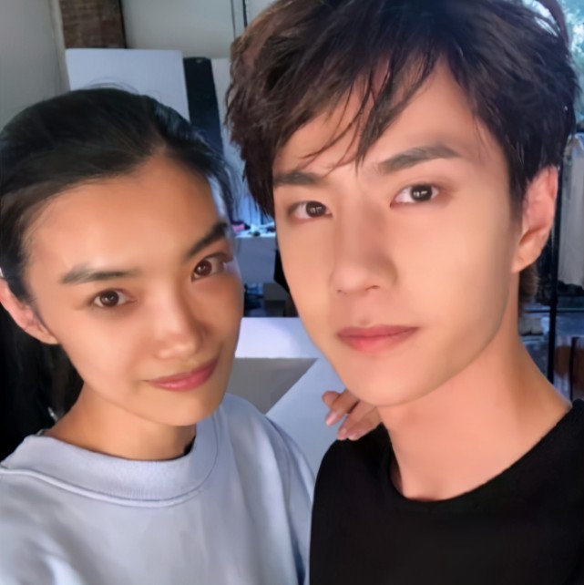 王一博说是家中颜值最低本来我不信看到他外婆的照片我信了