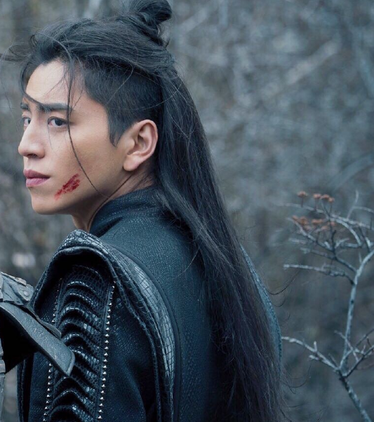 狼殿下全集上线肖战皮肤黝黑颠覆形象王大陆一人分饰两角演技获赞