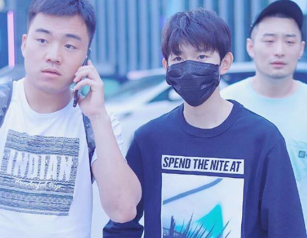 王源在视频中给史强冲咖啡,也说明史强就在王源的周围,之所以一直都不