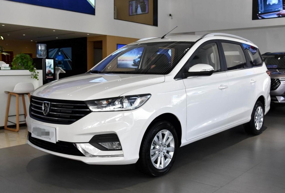 新款宝骏360来袭自动版落地6万7座大空间真给力