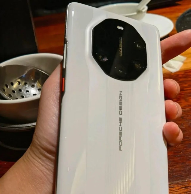 配置差不多 为什么网友还是认为华为比较高端 而小米比较中低端呢 雷军 小米手机 小米 华为 华为mate40pro