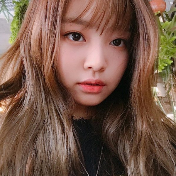 jennie短暂的刘海造型甜度满分让人疯狂心动