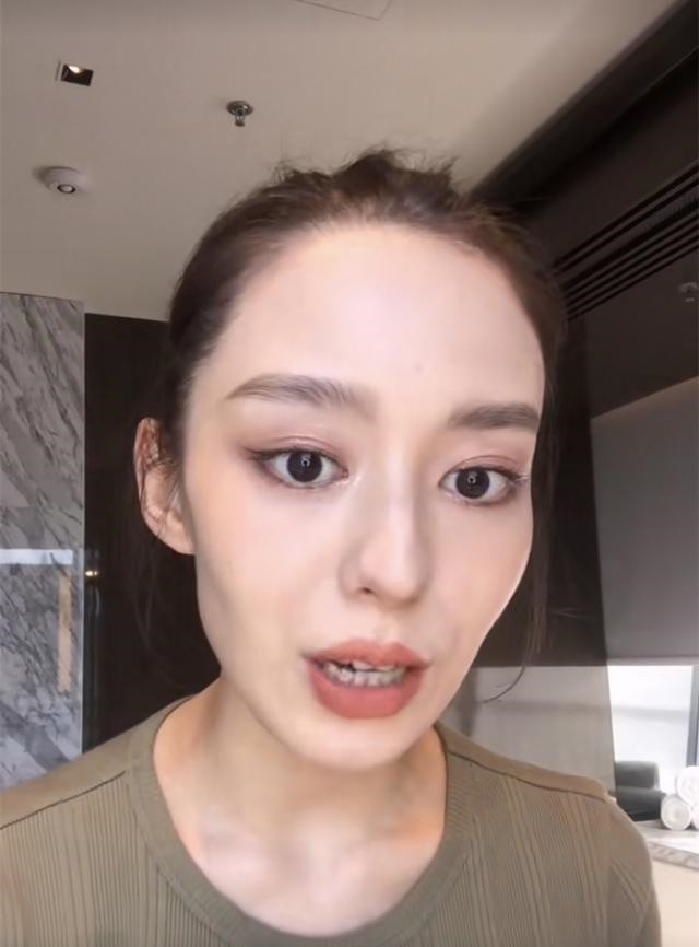 吉娜孕期素颜曝光!疑受孕吐影响面容消瘦,眼圈明显很憔悴_腾讯新闻