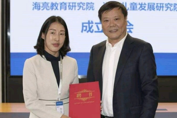 世界首富是谁排名_世界首富刚办完离婚手续,她就按奈不住了!