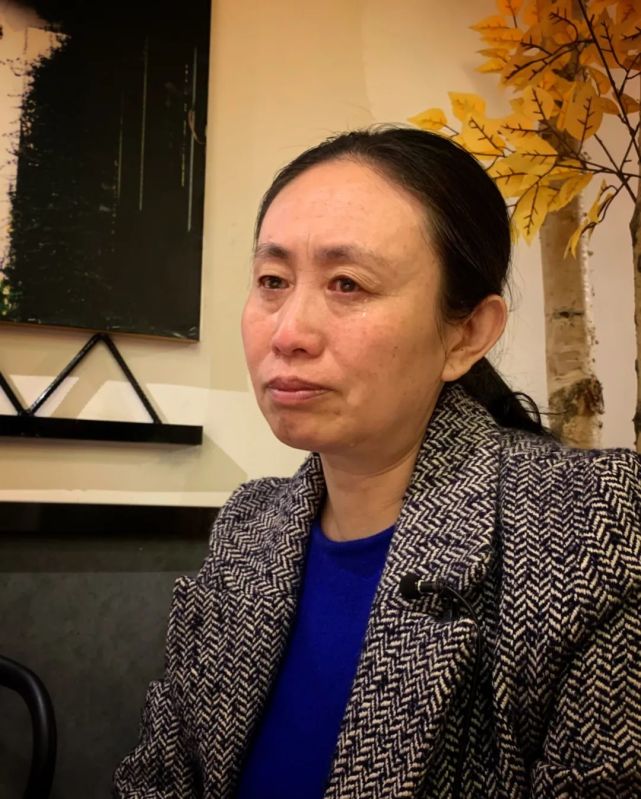 江秋莲也渴望过陪伴,但是她现在很难分清谁是真心