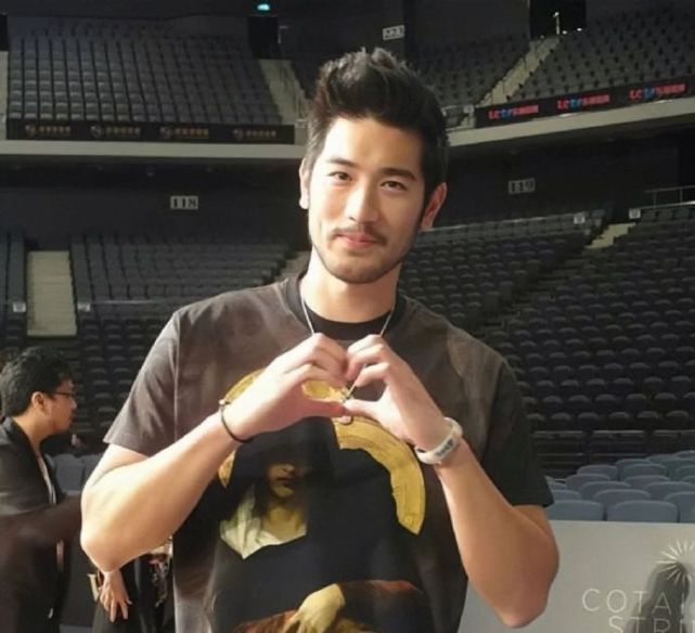 高以翔周年祭在即,生前最后一部电影定档,戏中结婚照曝光造型帅气儒雅