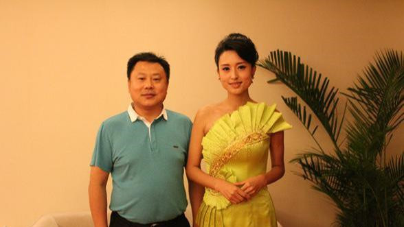 2013年6月,张蕾很低调的嫁给了辽宁的一位矿业大亨,名字叫王吉财,是实