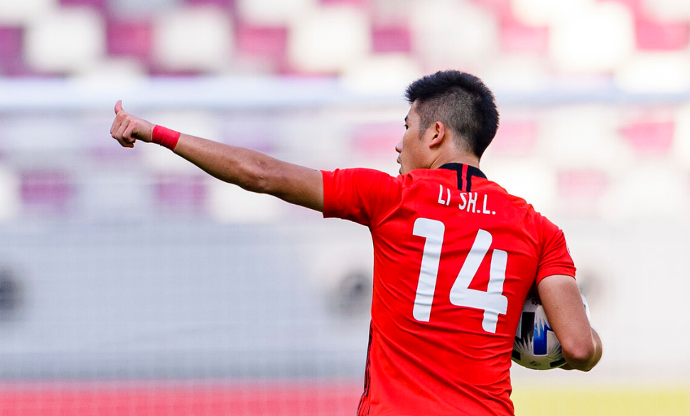 亚冠2-1逆转的背后,李圣龙无法陪妻子产子,佩雷拉拒绝做手术